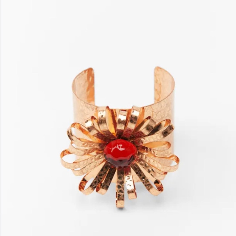 Zara resin flower bracelet